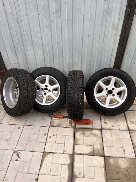Продам зимнию резину в сборе