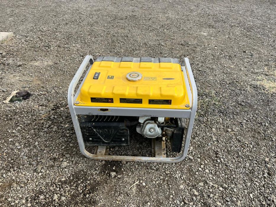 Электрогенератор бензиновый ручной