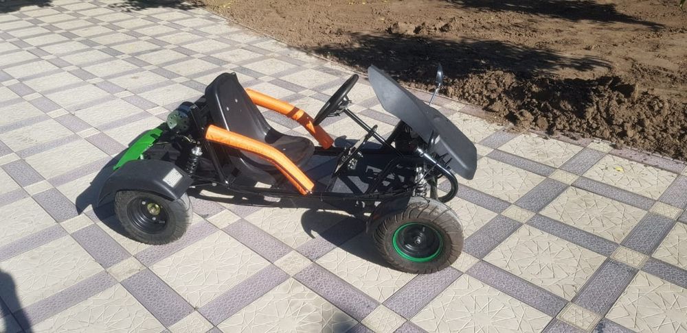 Детская  электрическая  машинка.