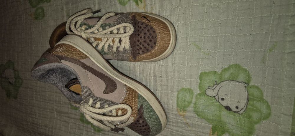 Кроссовки детские