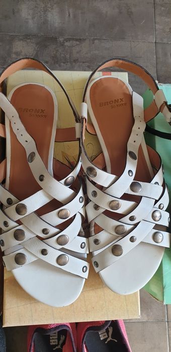 Обувки и сандали