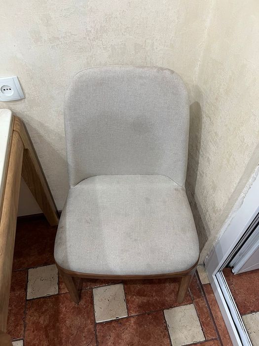 Обеденный стол со стульями