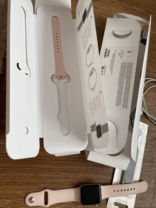 Продам часы apple watch se 40mm
