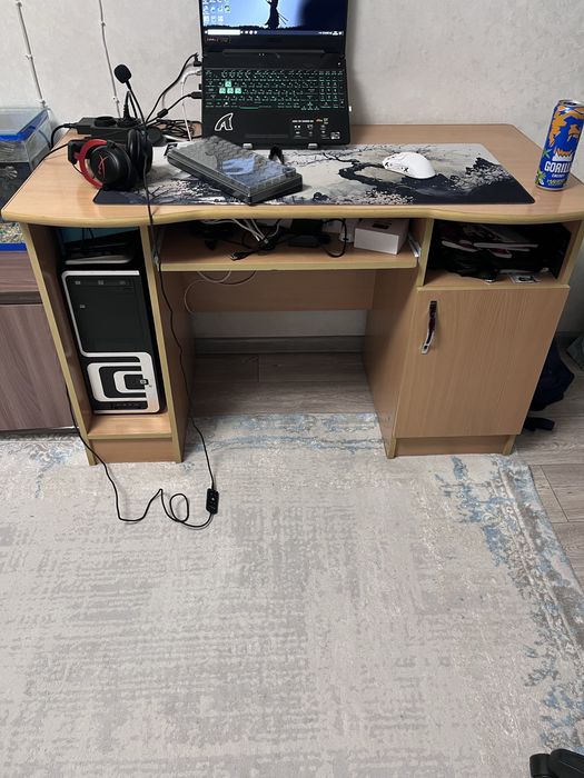 продам компьютерный стол