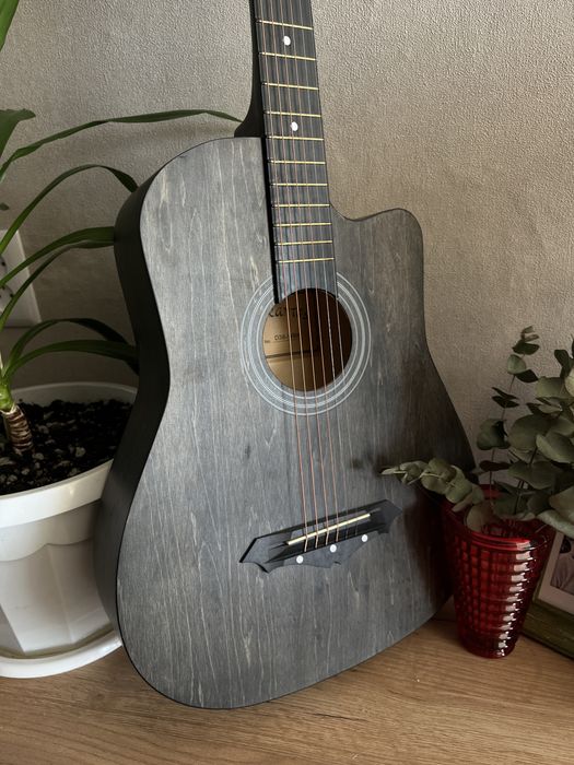 Акустическая гитара