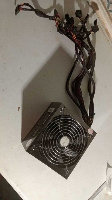 Продаю блок питания HuntKey Green Power 450W