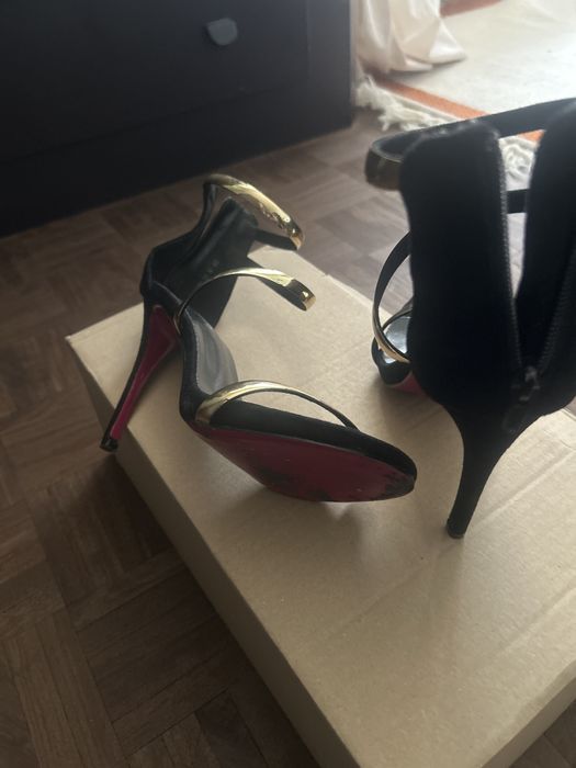 Sandale cu toc aurii superbe