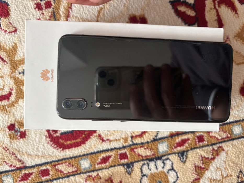 Продам Huawei p20 4/128gb
