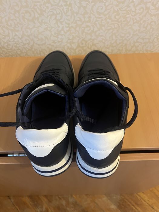 Продам мужские кроссовки