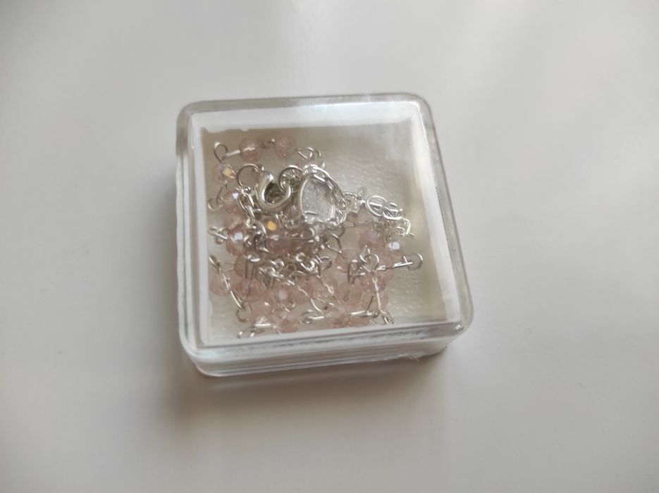 Две чисто нови дамски колиета