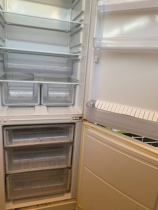 Продам Холодильник ARISTON