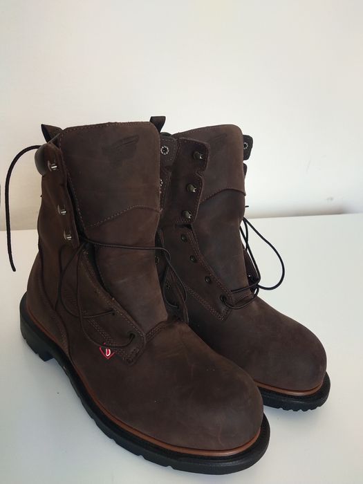 Продается абсолютно новый ботинка Red wings