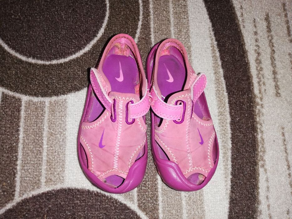 Сандали за момиче 24 номер.