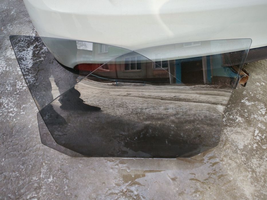 Приора передние боковые стекла