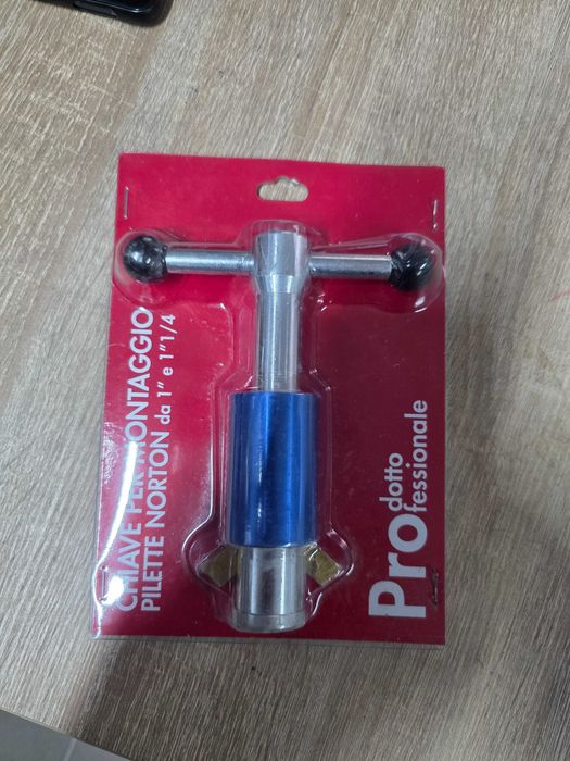 Cheie pentru montajul scurgerii 1" – 1" 1/4