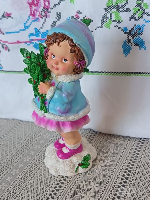 Продаю. Статуэтка новая. Фигурка декоративная Девочка с веткой