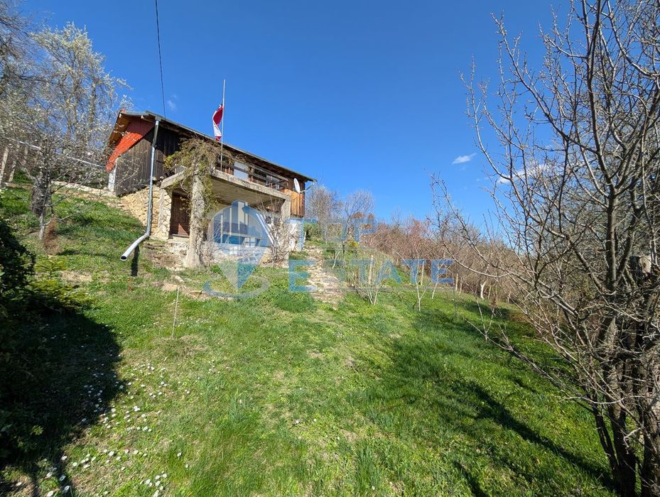 Къща с прекрасна панорама в село Длъжка поляна, област Търговище