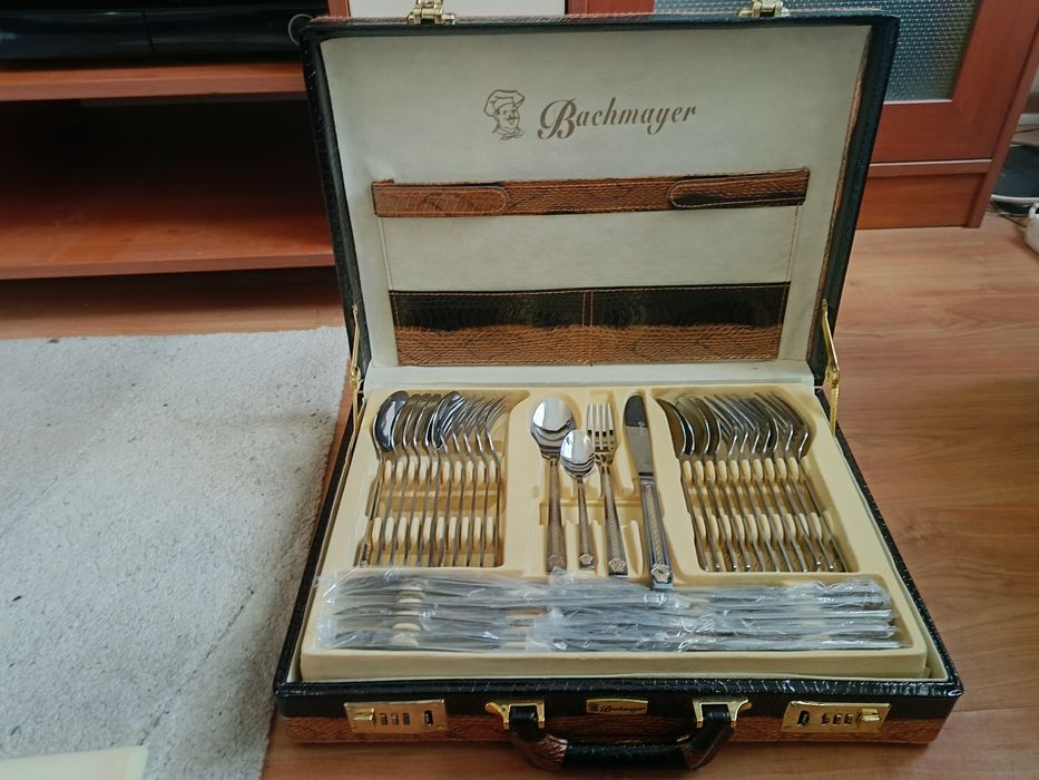 Посудана на Versace чисто нова .