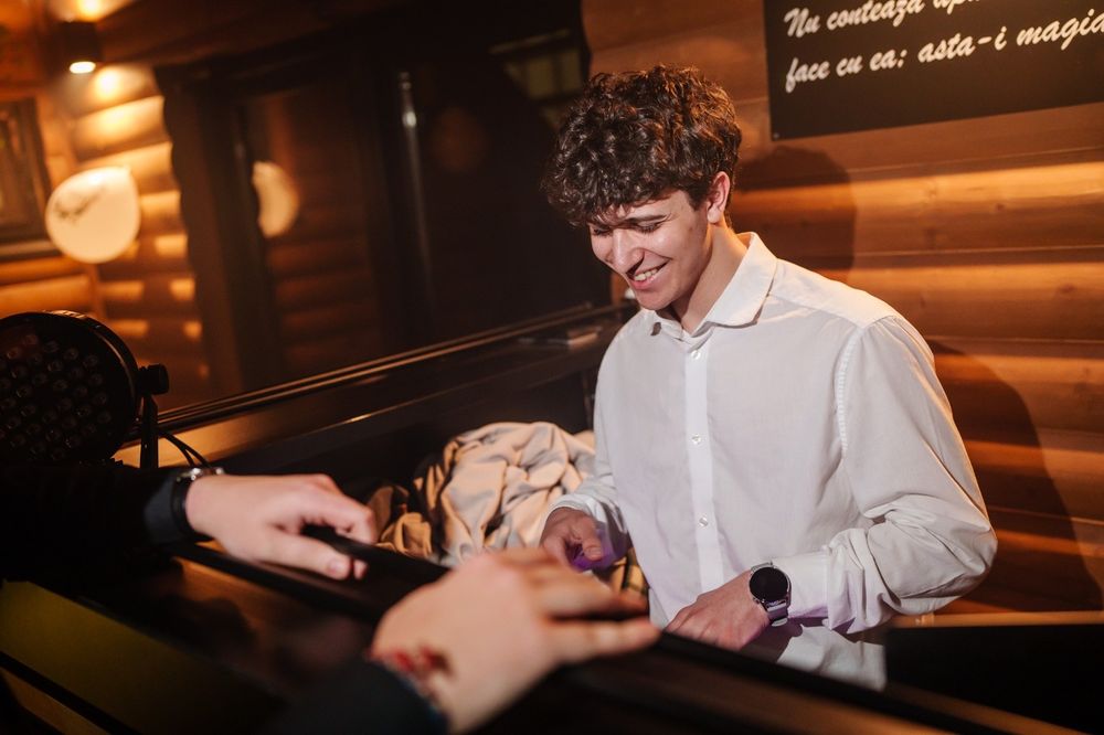 DJ pentru evenimente: nunți, majorate, botezuri, petreceri în cluburi.
