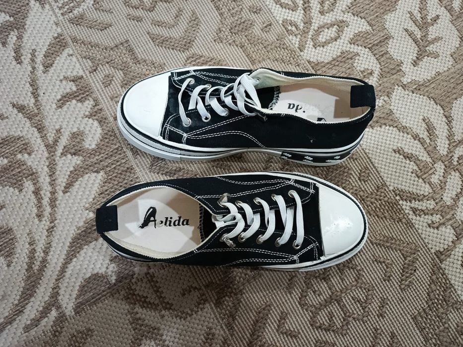 Продаются  кеды 39 р.