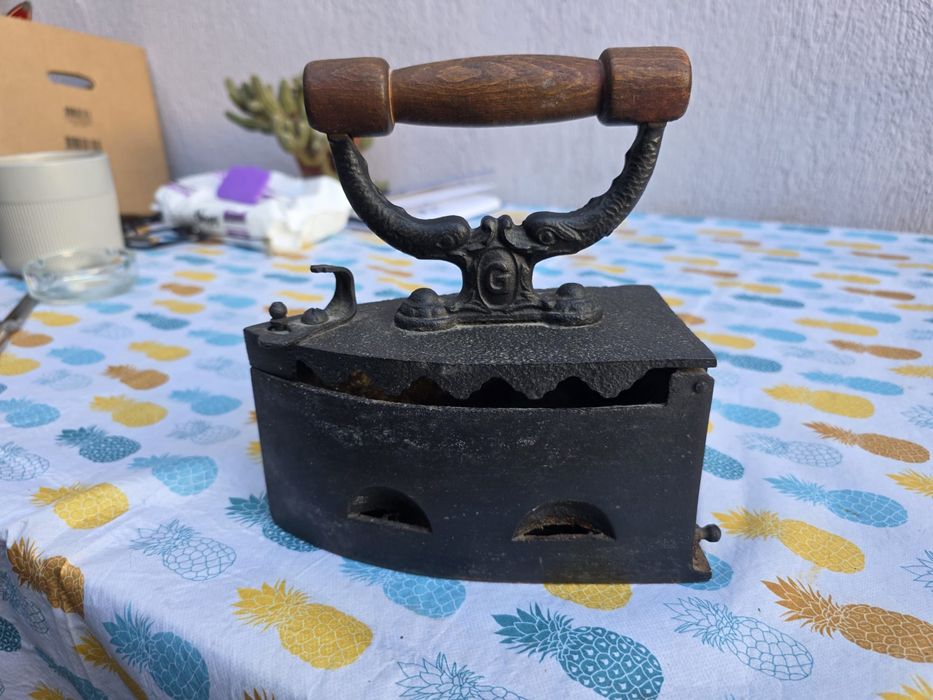 Vand 2 buc fier calcat vechi