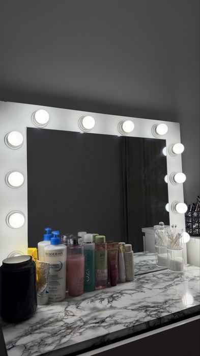 Masuta de machiaj cu comoda