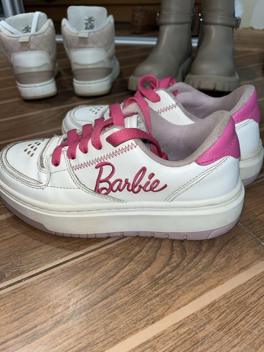 Продам кроссовки Zara