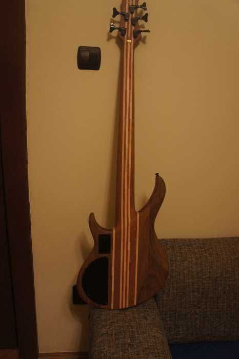 Chitara bass activ cu 5 corzi Harley Benton HBZ-2005