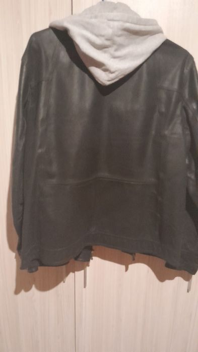 Продавам спорно кожено яке