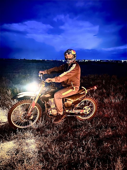 Продам мотоцикл эндуро 250сс