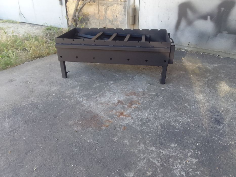 Мангал со сьемными ножками.