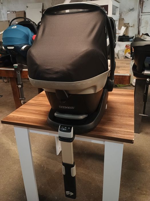 Maxi-Cosi Pebble + база Maxi-Cosi FamilyFix