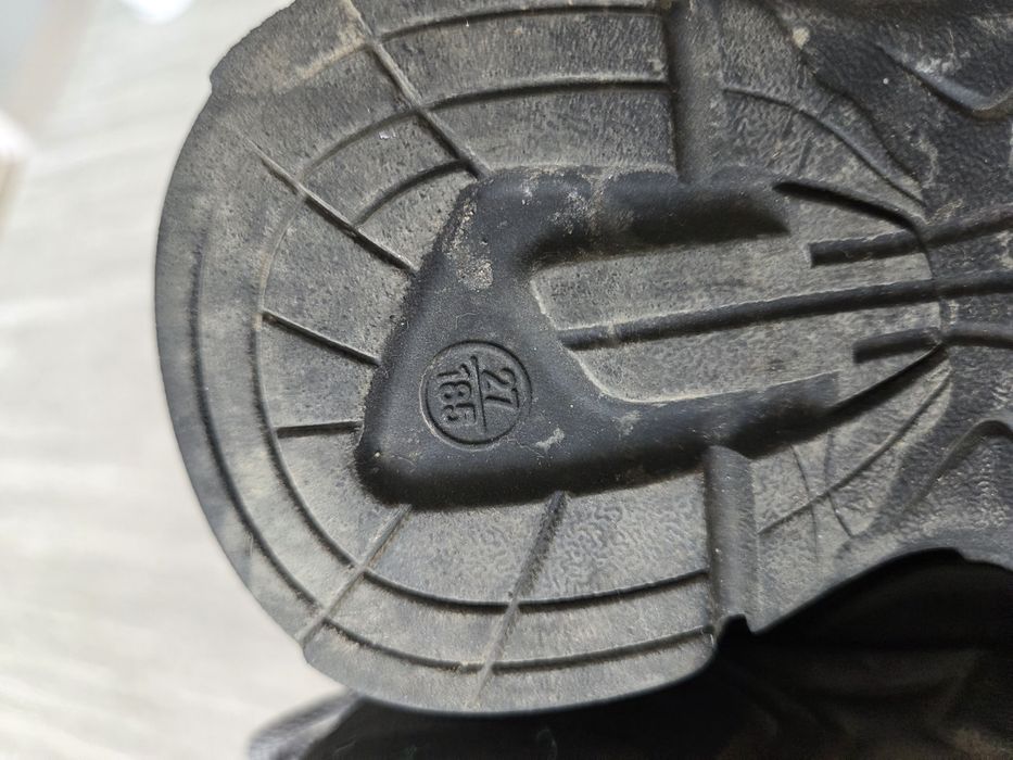 Детские кроссовки