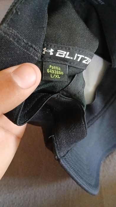 Продавам! Шапка на UNDER ARMOUR