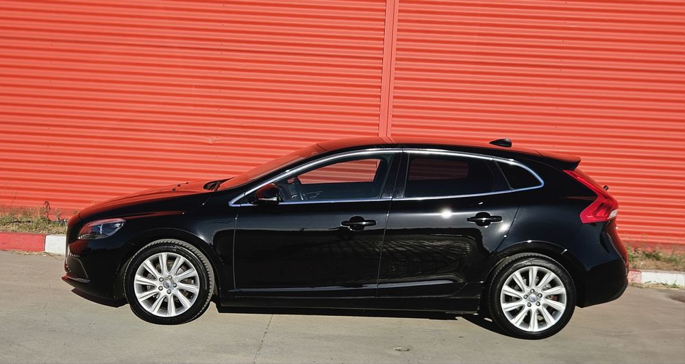 Volvo V40 1.6D 109 cp 2013  Euro 5 Bi-Xenon-Navi-Clima-Piele+Textil-Jante R17-Crom