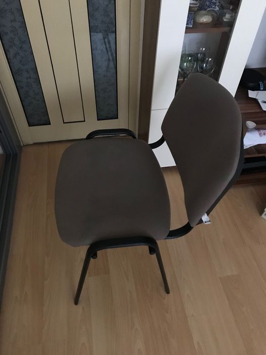 Два офис стола в бежово за 40 лева двата