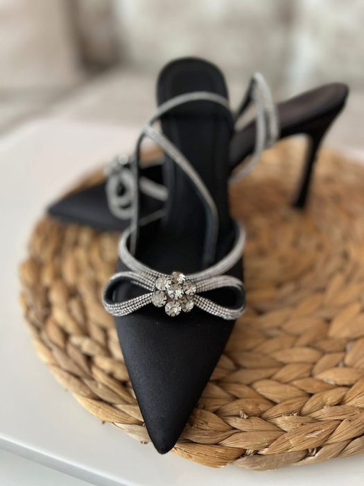 Обувки с ток различни модели