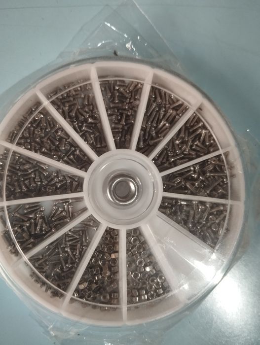 Продается набор винтов и гаек