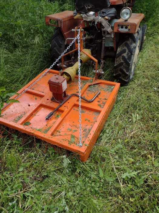 Китайски трактор с косачка