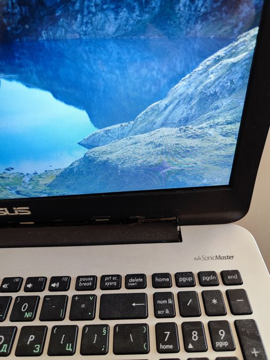 Лаптоп Asus K555L