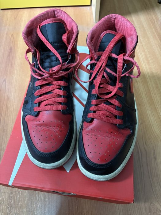 Jordan 1 mid black and red