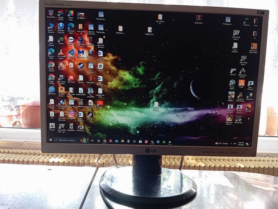 Продавам LG LCD Monitor L225WS 22" Silver