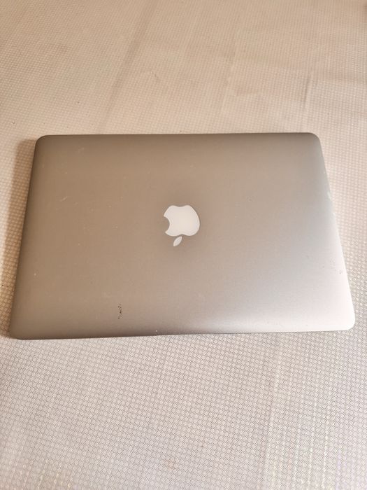 Продаю Macbook air 17