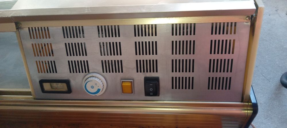 Vitrină frigorifică