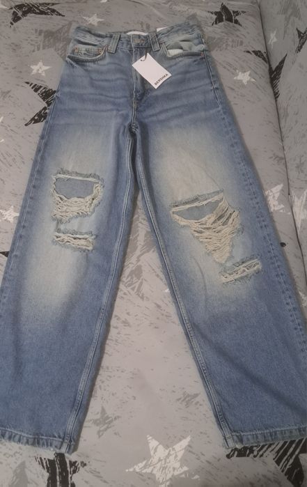 Blugi baggy Bershka.