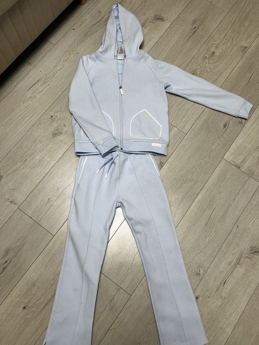 Продам спорт. костюмы на девочку!