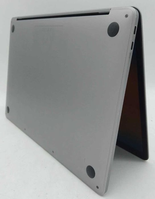 Macbook pro 1708  2017  16GB  Ram 250GB SSD Sequoia 15,7