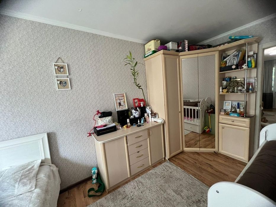 Продам 2 ком 2/5  р-н Голубого рынка