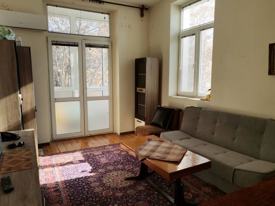 Дава се под наем Двустаен апартамент в София, Център - 65 кв.м за 561 € - Снимка #1