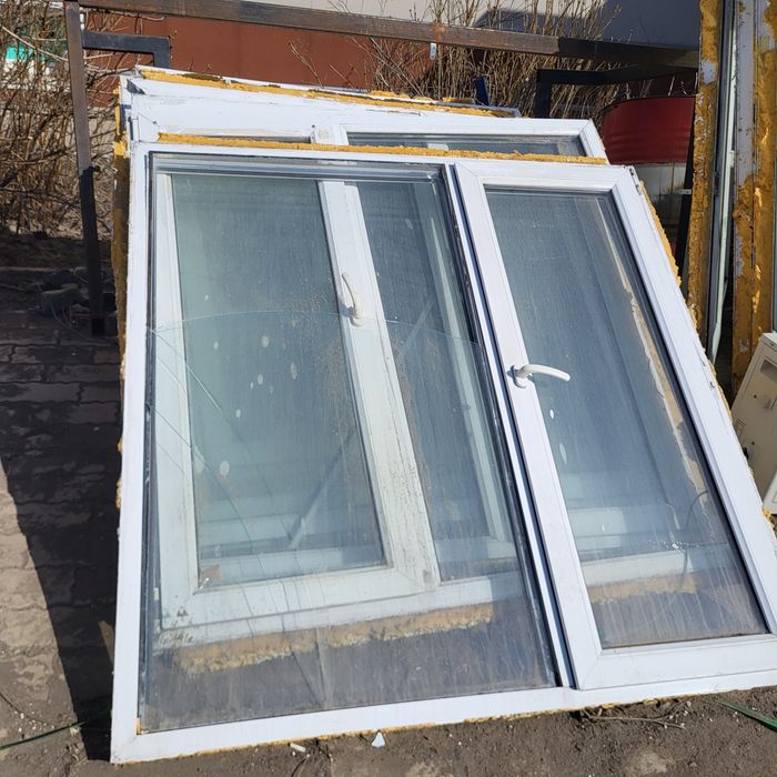 Продаю пластиковые окна размер 152/148 см